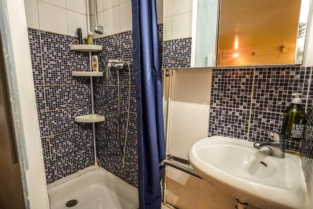 Cozy Studio In The Heart Of París Exterior foto